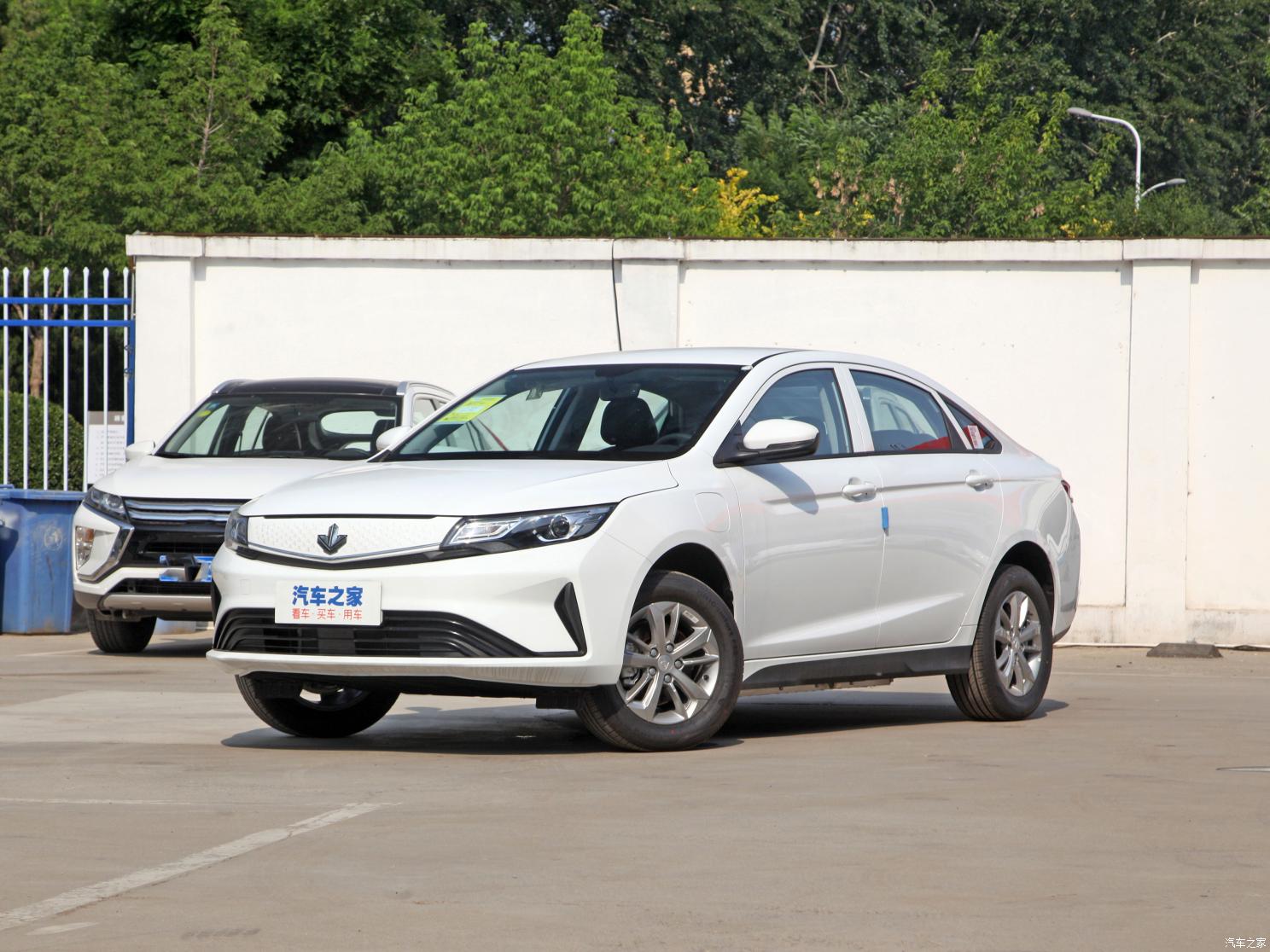 睿藍汽車 楓葉60S 2022款 優(yōu)行版 磷酸鐵鋰
