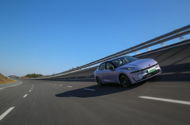 插混轎車怎么選？15萬以下實用選1擋，15萬以上豪華選三擋