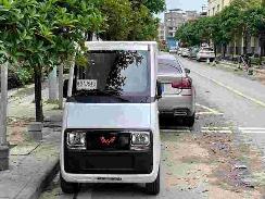 快遞三輪車升級(jí)為汽車？五菱E10諜照